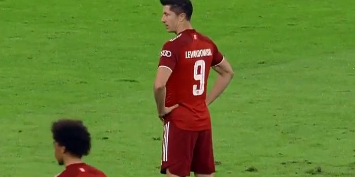 Lewandowski znowu trafił. Zdziesiątkowany Bayern z szokującym składem ławki rezerwowych przegrał u siebie (VIDEO)